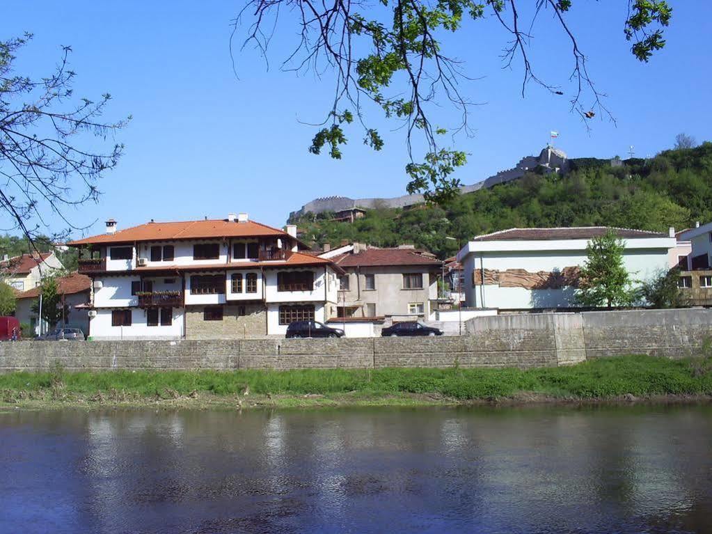 Family Hotel Varosha 2003 Lovech Exteriör bild